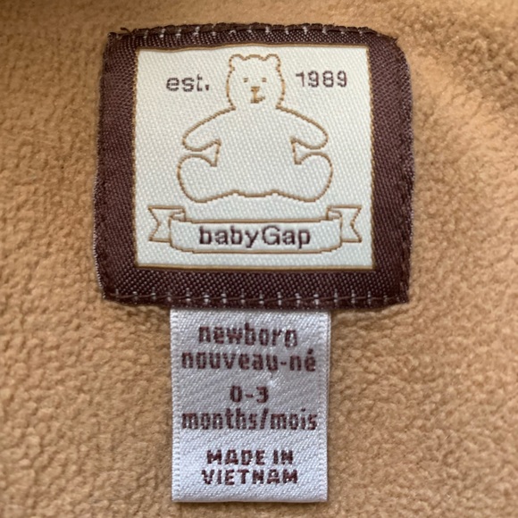 Baby GAP snowsuit, newborn/0-3 mos - Picture 3 of 3